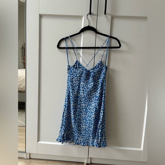 Blue and white flower Zara dress with ruffle - Picture 3 of 3